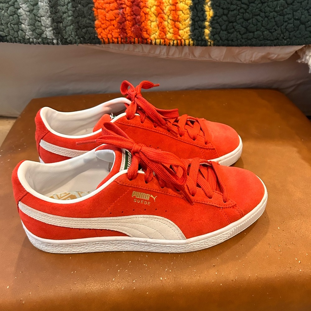 Red suede Pumas, size 8.5 used but great condition.